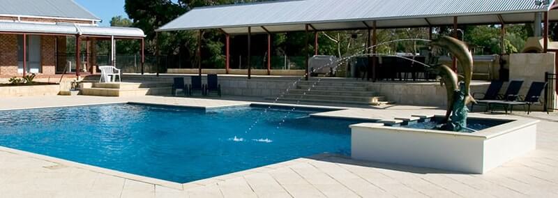 Stairs, pool paving & bullnose in Slate Natural with water features